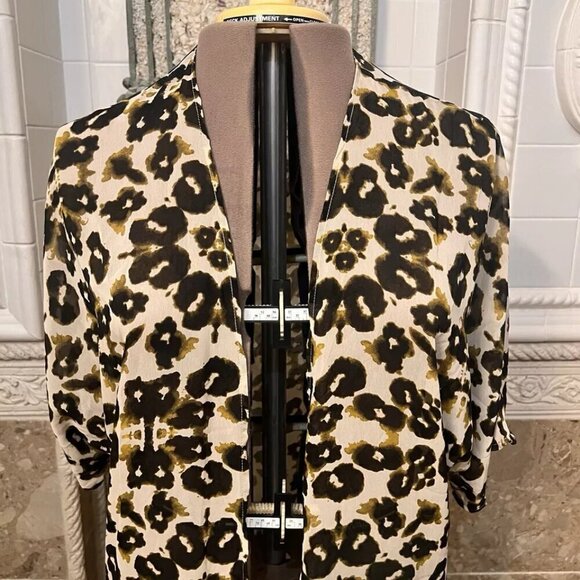 Karlie Duster Cardigan Kimono. Sz S Oversized. USA Bust 46". Animal Print. B86 - Picture 2 of 7